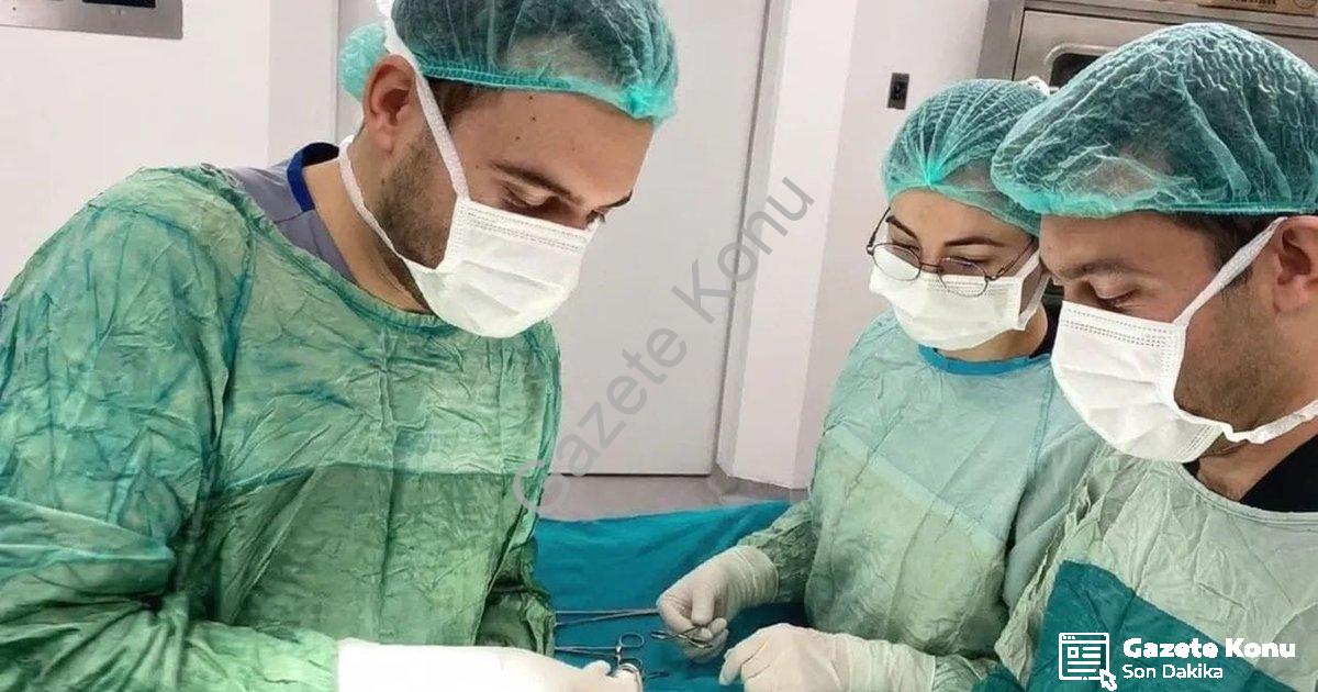 "Şuhut Devlet Hastanesi'nde Cerrahi Başarı: İlk Kez Uygulanan Yöntemle Şifa" başlıklı haber için fot